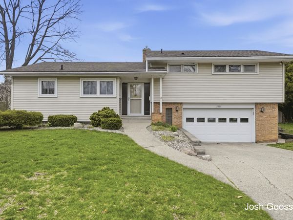 2335 Sinclair Avenue NE, Grand Rapids, MI 49505