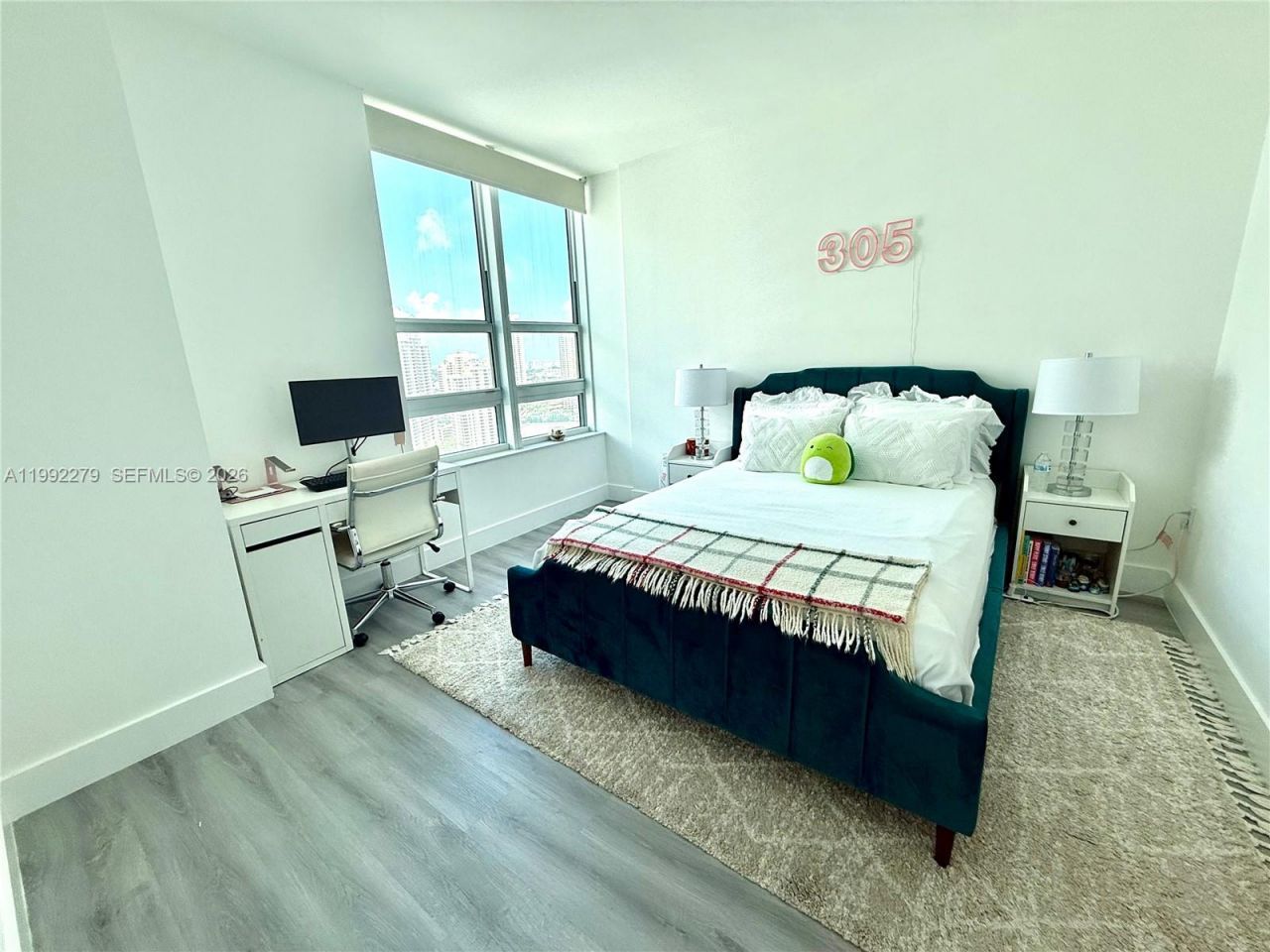 950 Brickell Bay Dr, Unit 2706, Miami, FL 33131 Photo