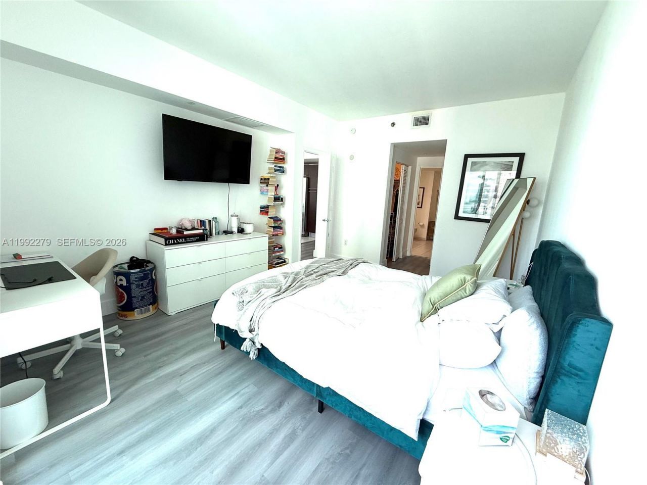 950 Brickell Bay Dr, Unit 2706, Miami, FL 33131 Photo