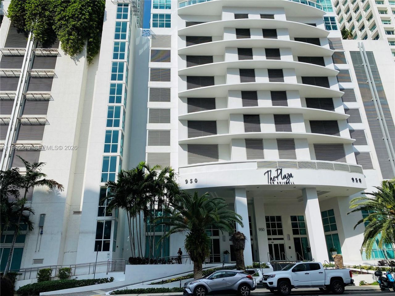 950 Brickell Bay Dr, Unit 2706, Miami, FL 33131 Photo