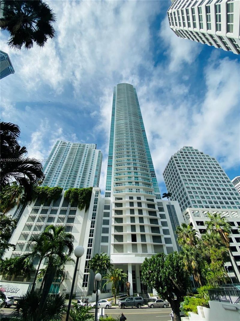 950 Brickell Bay Dr, Unit 2706, Miami, FL 33131 Photo