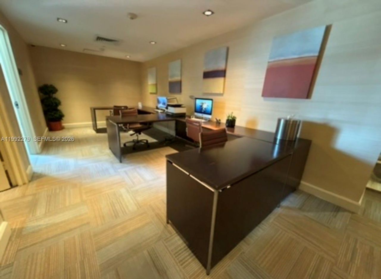 950 Brickell Bay Dr, Unit 2706, Miami, FL 33131 Photo