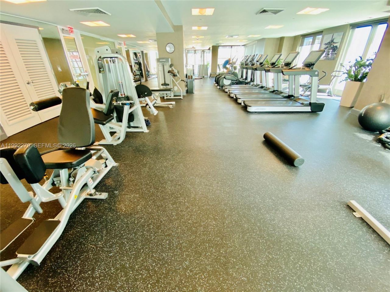 950 Brickell Bay Dr, Unit 2706, Miami, FL 33131 Photo