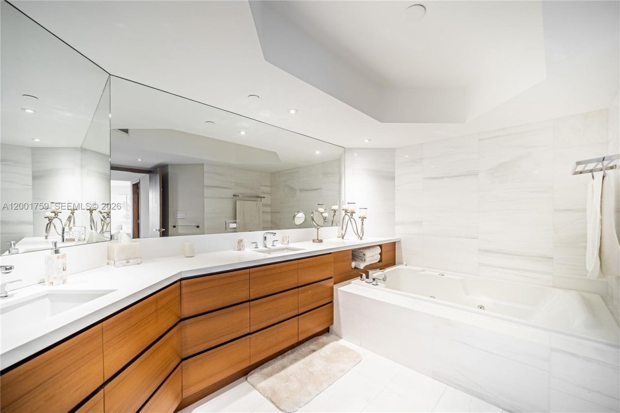 16485 Collins Ave, Unit 536, Sunny Isles Beach, FL 33160 Photo