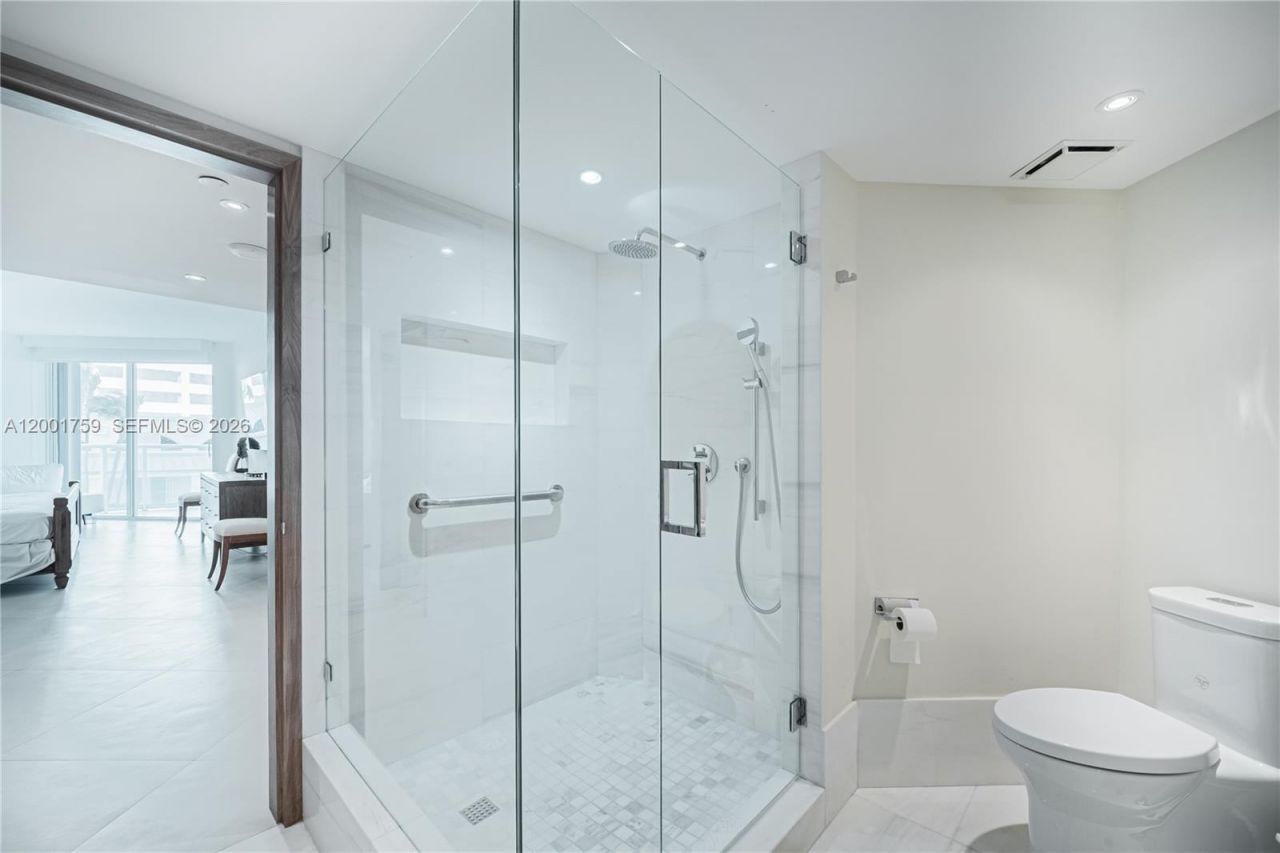 16485 Collins Ave, Unit 536, Sunny Isles Beach, FL 33160 Photo