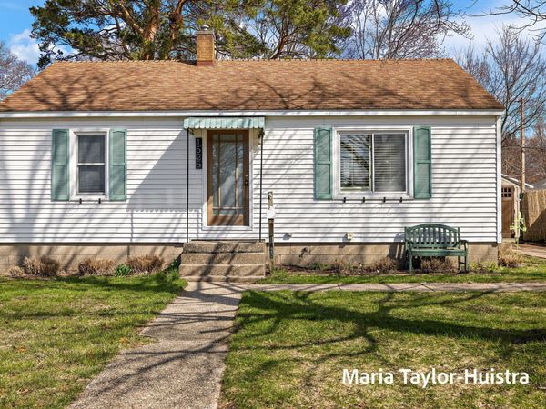 1525 Grant Avenue, Grand Haven, MI 49417