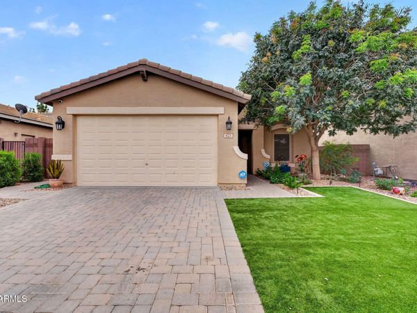 823 W LEADWOOD Avenue, San Tan Valley, AZ 85140