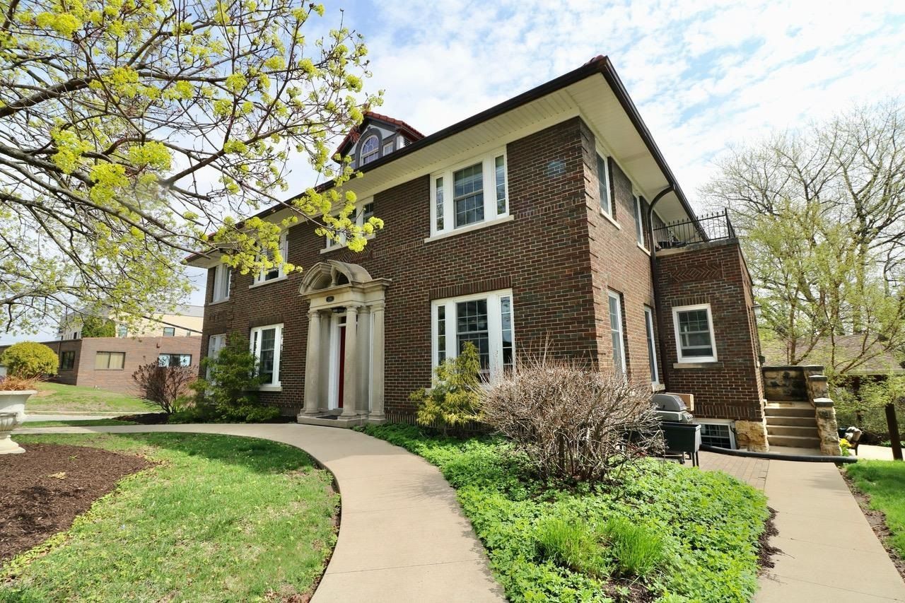 296 N Grandview Avenue, Dubuque, IA 52002 Main Photo