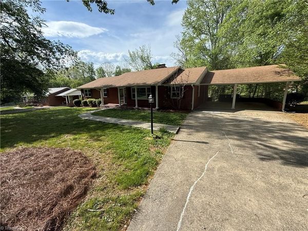 4975 Stonington Road , Winston-Salem, NC 27103