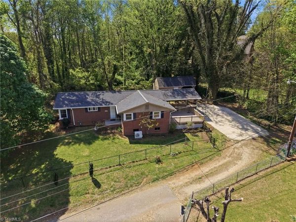 409 Walnut Place NE, Lenoir, NC 28645