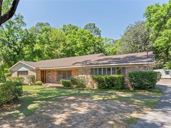 4110 Lake Circle N, Mobile, AL 36693