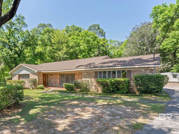 4110 Lake Circle, Mobile, AL 36693