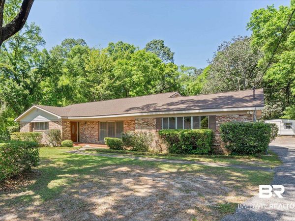 4110 Lake Circle, Mobile, AL 36693