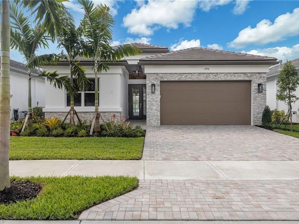 2550 Kingfisher DR, NAPLES, FL 34112