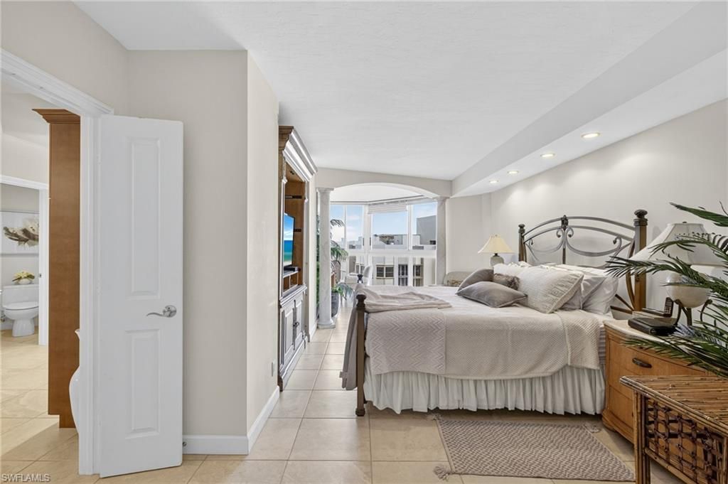 4041 Gulf Shore Blvd N, Unit 1807, Naples, FL 34103 Photo