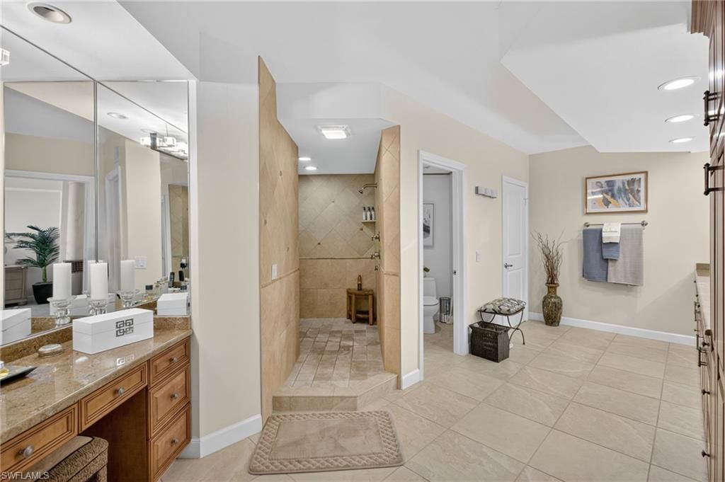 4041 Gulf Shore Blvd N, Unit 1807, Naples, FL 34103 Photo