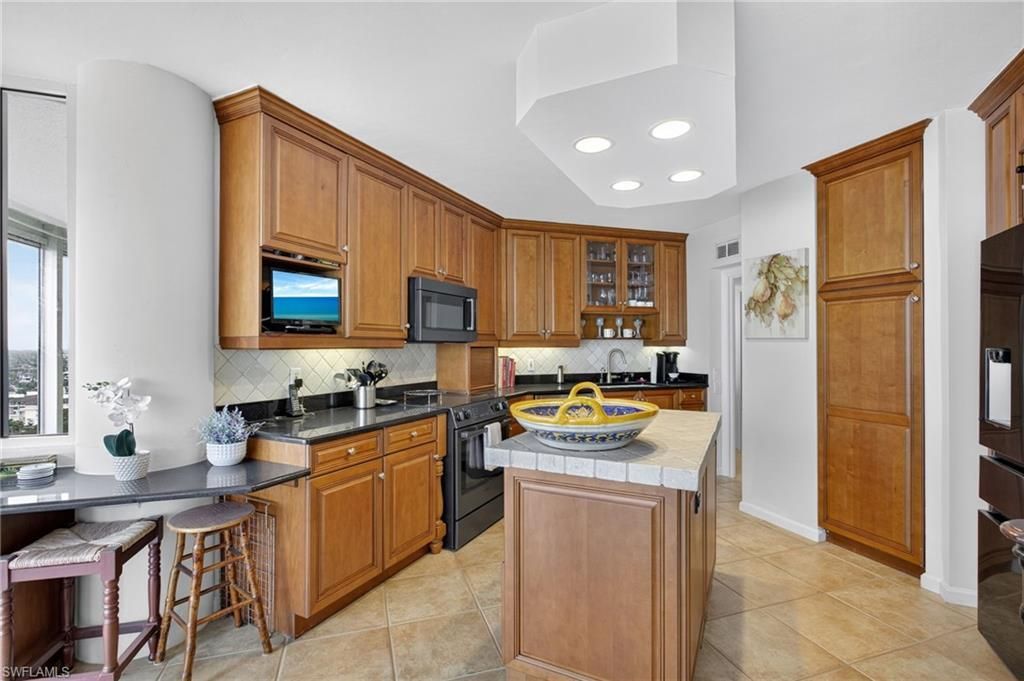 4041 Gulf Shore Blvd N, Unit 1807, Naples, FL 34103 Photo