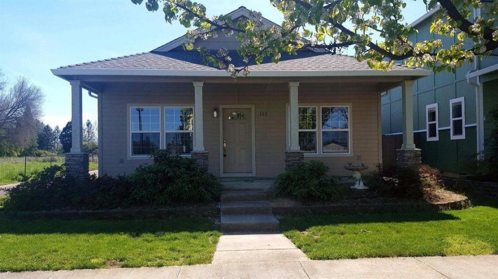 388 Brookhaven Drive, Central Point, OR 97502 Main Photo