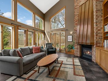 2955 Regent Avenue N, Golden Valley, MN 55422