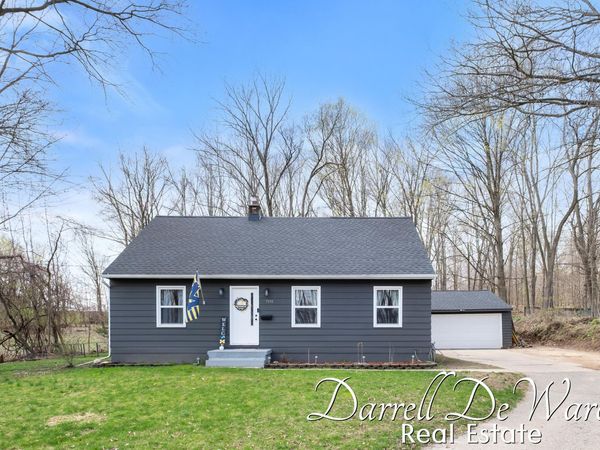 7991 Broadmoor Avenue SE, Caledonia, MI 49316