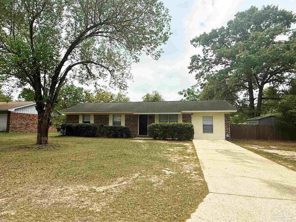 309 Forest Hills Dr, Cantonment, FL 32533