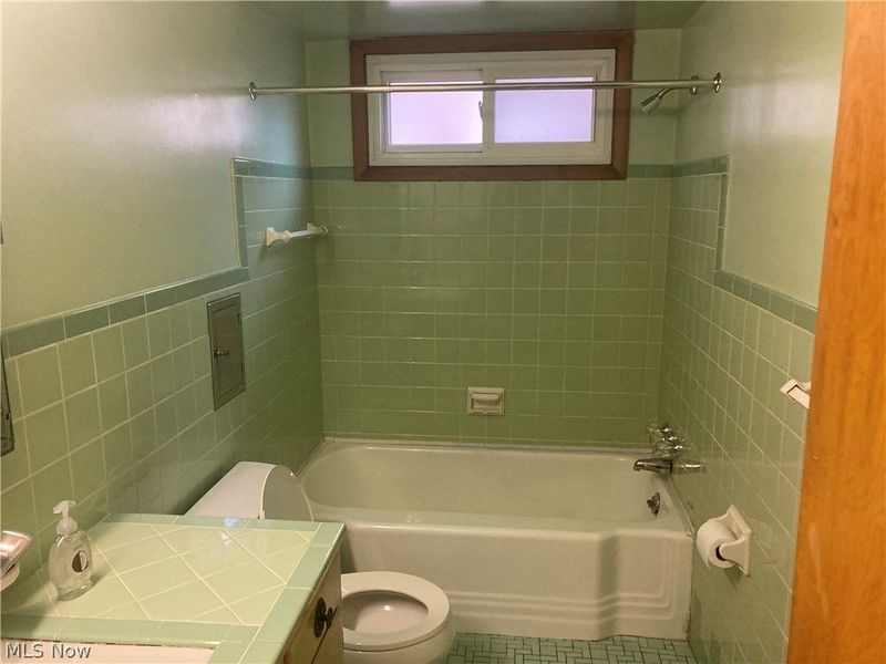 8409 Wainstead Drive, Parma, OH 44129 Photo 10