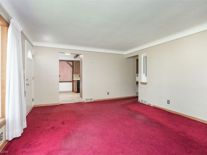 8409 Wainstead Drive, Parma, OH 44129 Photo 11