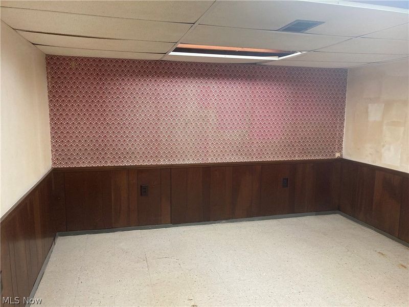 8409 Wainstead Drive, Parma, OH 44129 Photo 12