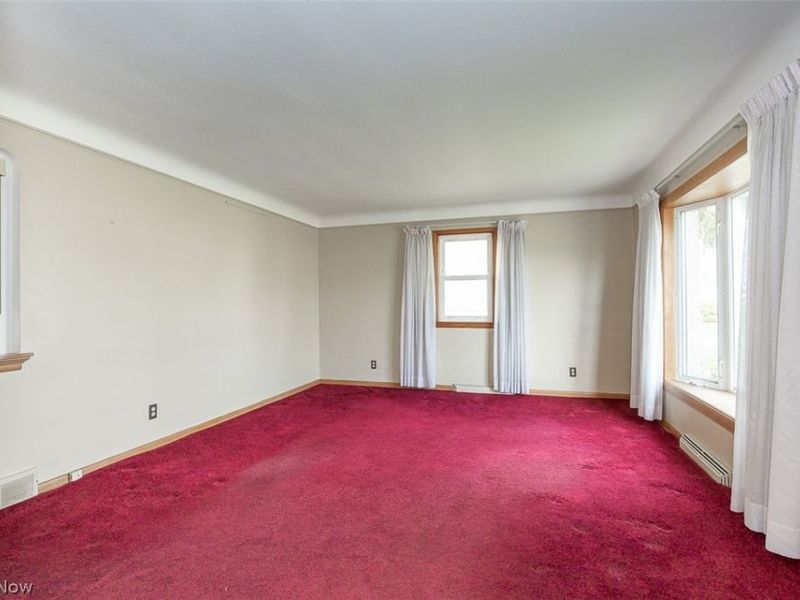 8409 Wainstead Drive, Parma, OH 44129 Photo 12