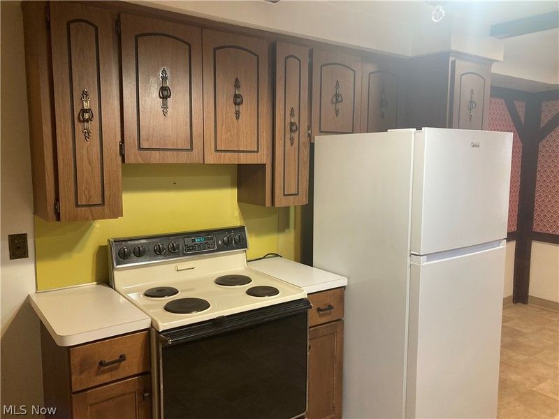 8409 Wainstead Drive, Parma, OH 44129 Photo 2