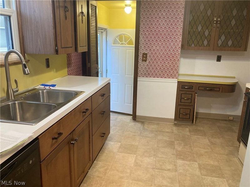 8409 Wainstead Drive, Parma, OH 44129 Photo 3