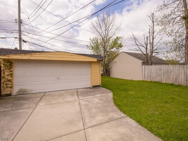 8409 Wainstead Drive, Parma, OH 44129 Photo 35