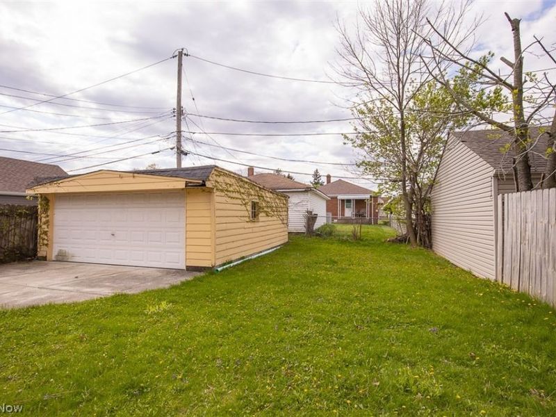 8409 Wainstead Drive, Parma, OH 44129 Photo 36
