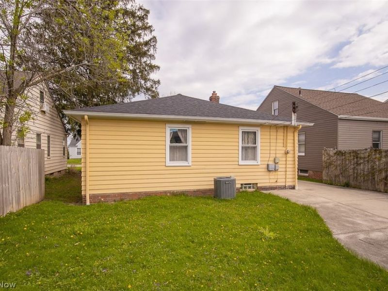 8409 Wainstead Drive, Parma, OH 44129 Photo 37