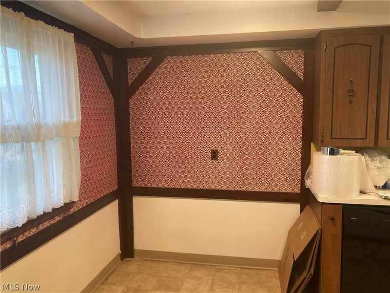 8409 Wainstead Drive, Parma, OH 44129 Photo 5