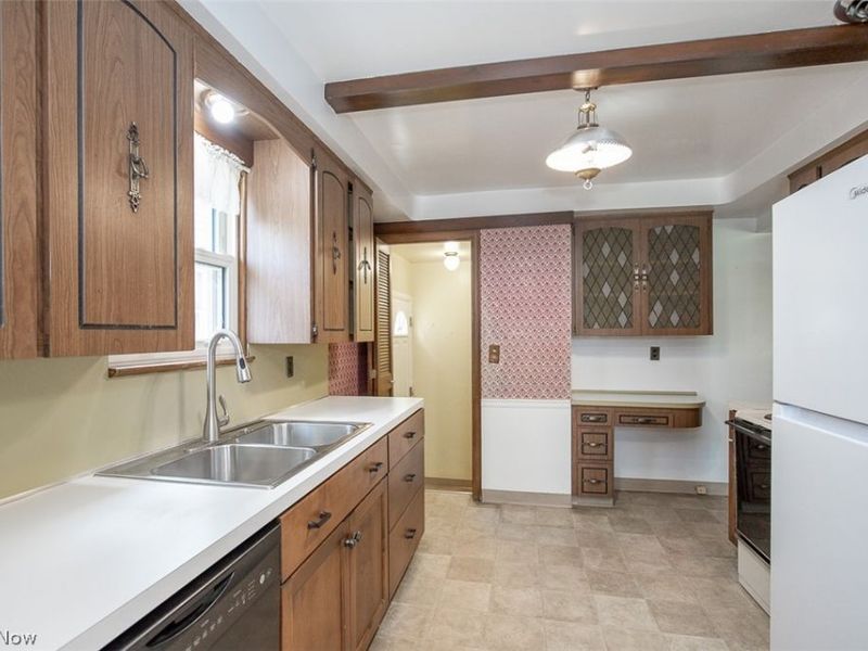 8409 Wainstead Drive, Parma, OH 44129 Photo 5