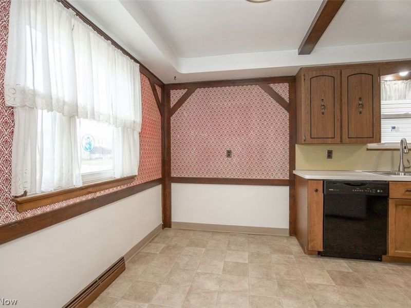 8409 Wainstead Drive, Parma, OH 44129 Photo 6