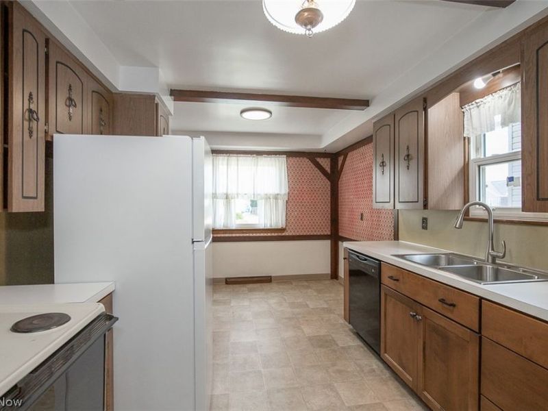 8409 Wainstead Drive, Parma, OH 44129 Photo 8