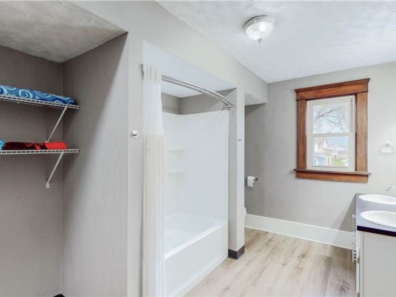 521 W Market Street, Orrville, OH 44667 Photo 13