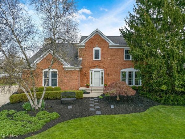 10287 Laura Lane, Twinsburg, OH 44087