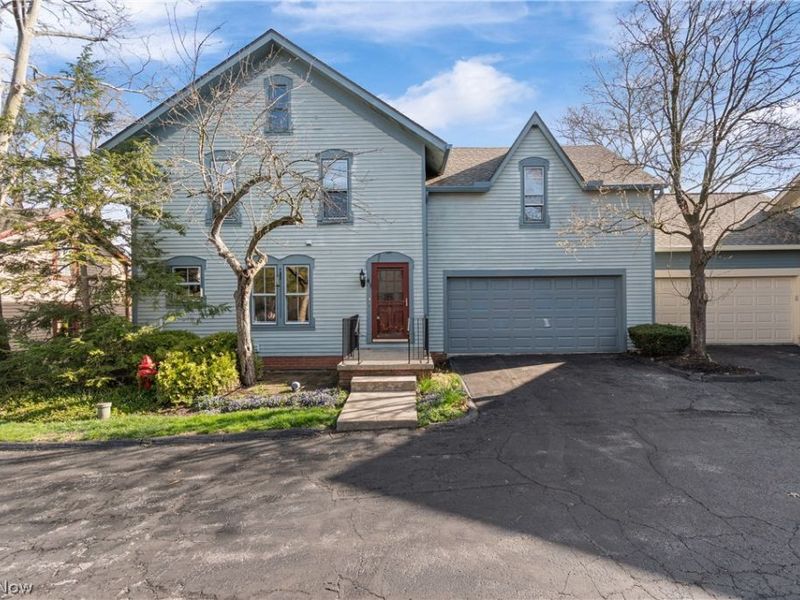 41 Hudson Common Drive, Hudson, OH 44236 Photo 2