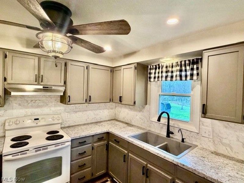 6277 Shepler Church Avenue SW, Navarre, OH 44662 Photo 9