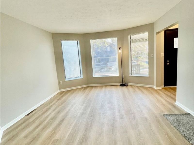 9229 Rosalind Avenue, Cleveland, OH 44106 Photo 4