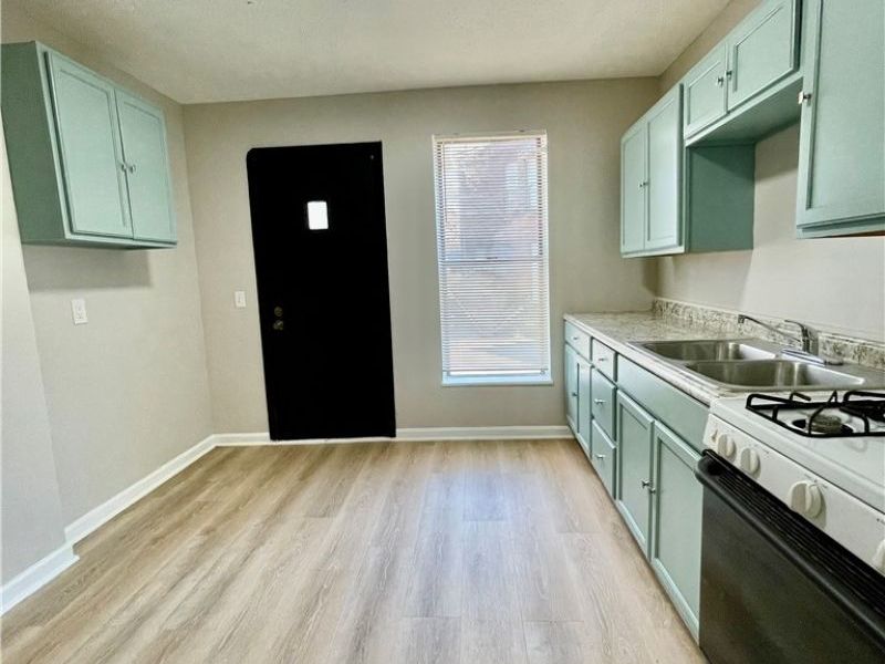 9229 Rosalind Avenue, Cleveland, OH 44106 Photo 8