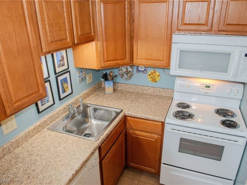 33803 Electric Boulevard, Unit C17, Avon Lake, OH 44012 Photo 10