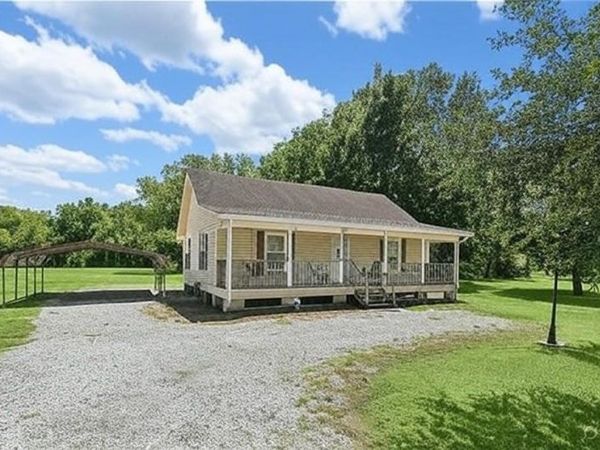 1558 BAYOU Road, St Bernard, LA 70085
