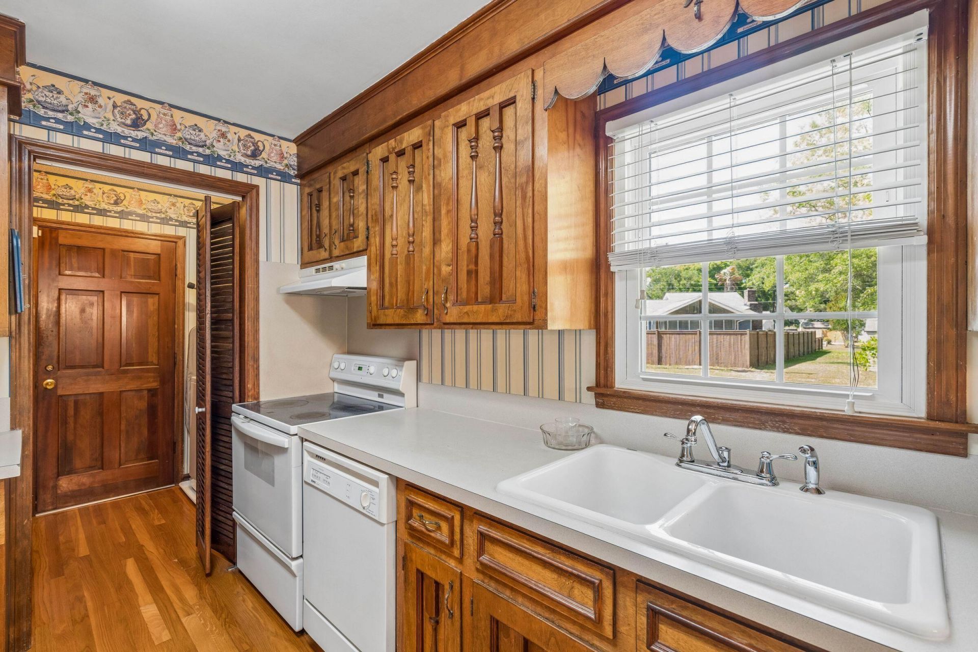 904 Stillwater Drive Photo 27