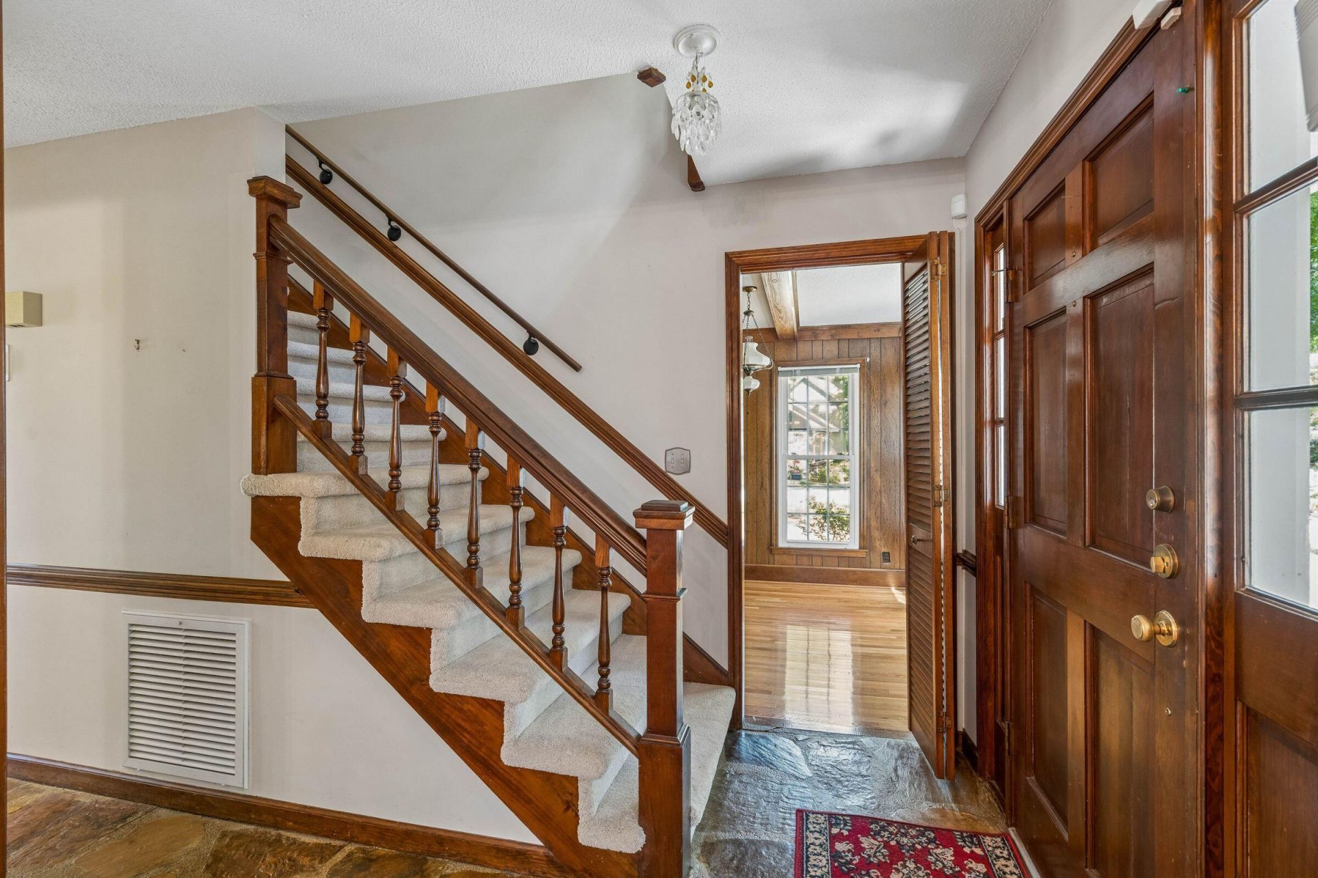 904 Stillwater Drive Photo 6