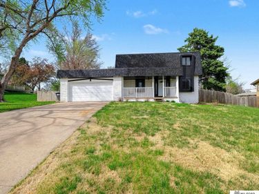 9716 Hartman Avenue, Omaha, NE 68134