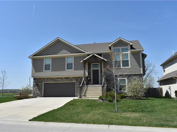1640 Shadow Drive, Leavenworth, KS 66048
